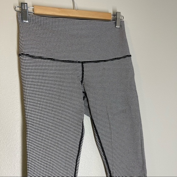 Lululemon Wunder Under Crop Leggings Roll Down Gingham Black White Size 4 Women - Picture 4 of 10